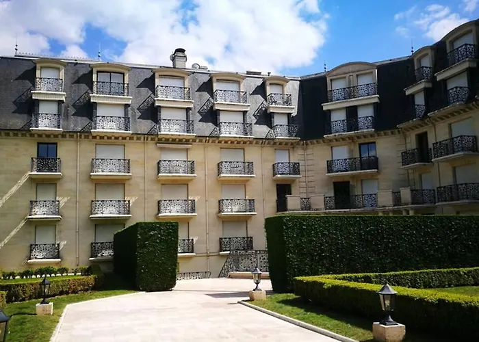 Nid Douillet A Bagatelle