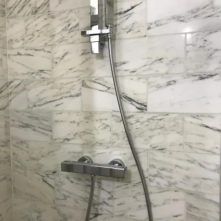 Nid Douillet A Bagatelle *